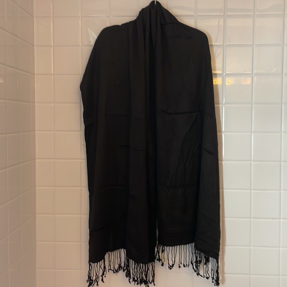 black pashmina. Long, wide, soft,multifunctional, versátil - Picture 4 of 17